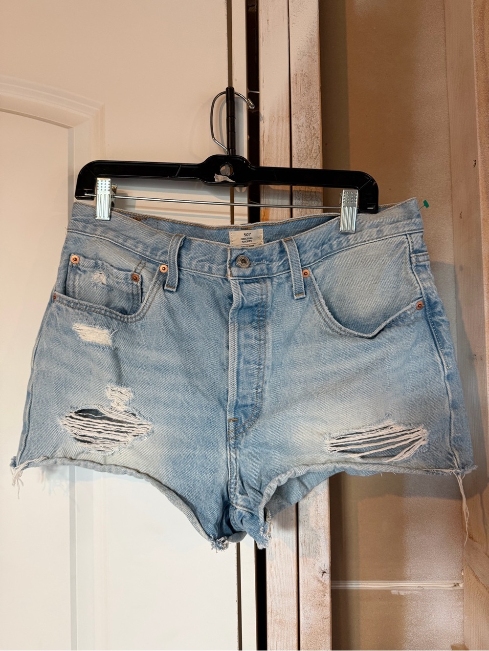 Women’s Levi 501 Light Blue Distressed Denim Shorts 31 Waist